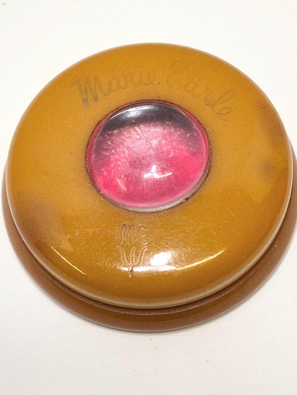 Antique Marie Earle Butterscotch Bakelite compact with cream Rouge